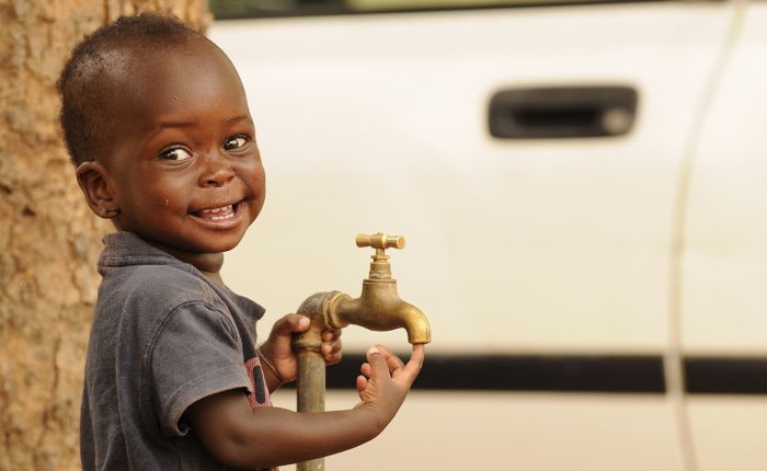 Boekrecensie: Hoe goed is het goede doel? (Thierry&nbsp;Debels)